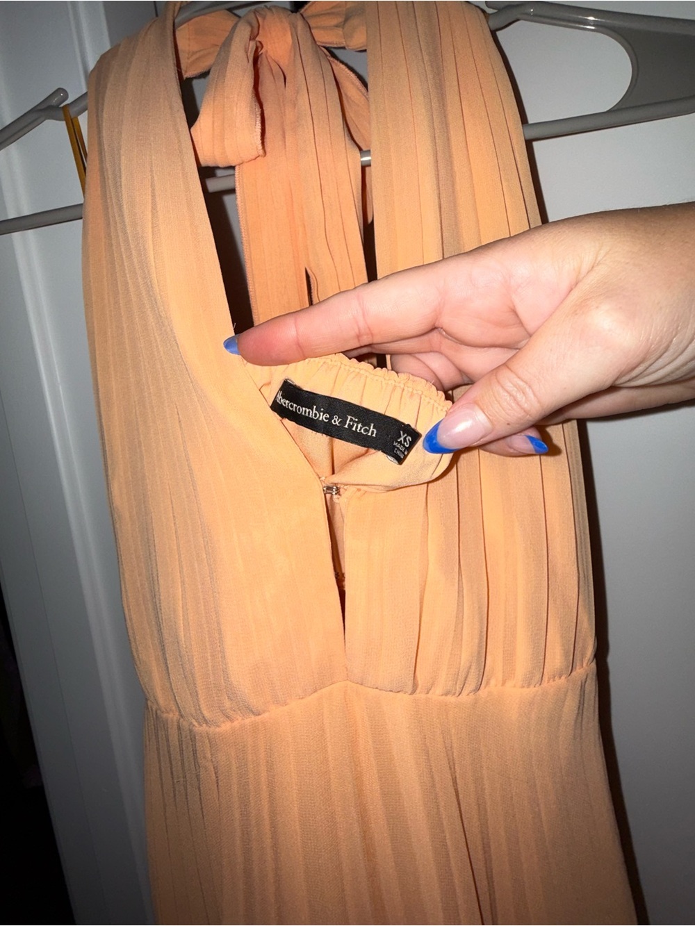 Abercrombie & Fitch Orange Pleated Maxi Dress - Picture 5 of 5